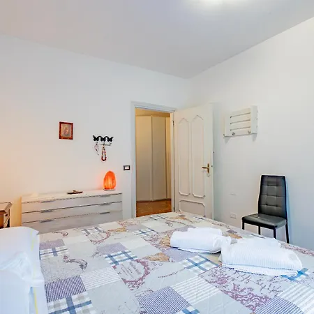 Balcony Flat Near The Center By Wonderful Italy شقة