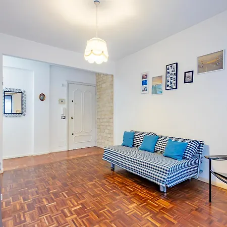 Balcony Flat Near The Center By Wonderful Italy شقة *